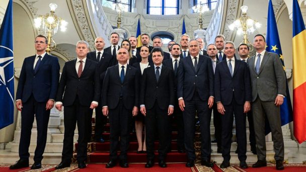 Megszorítás, sztrájk, bosszú és a „román Elon Musk” – az új bukaresti kormány felforgatta az országot