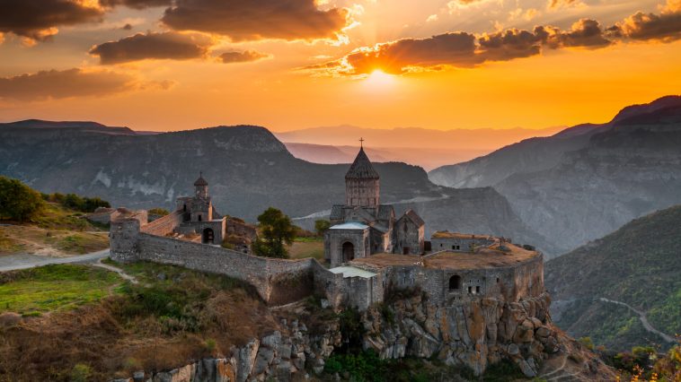 Puccsra készült az egyház a kormány ellen a kaukázusi országban? – Egészen Moszkváig vezethetnek a szálak