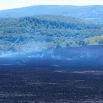 Hiába a rengeteg tűzoltó, nem sikerül megfékezni a nógrádi tűzvészt – videó a helyszínről