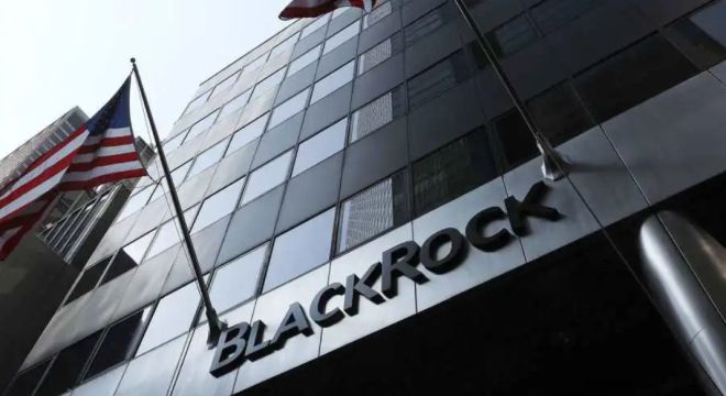 Bajban Ukrajna: a BlackRock leállította az ukrán újjáépítési alapot
