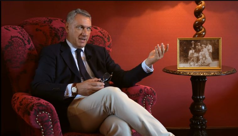 Lázáréknak el kell árulniuk, milyen magánbefektetők és miért cserébe kaptak államilag felújított kastélyokat