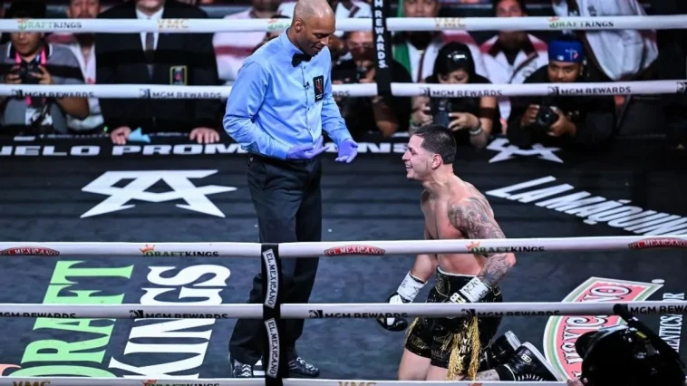 Irtózatos erővel csapott le a karma a női bugyikkal és parókával hergelő bunyósra – videó