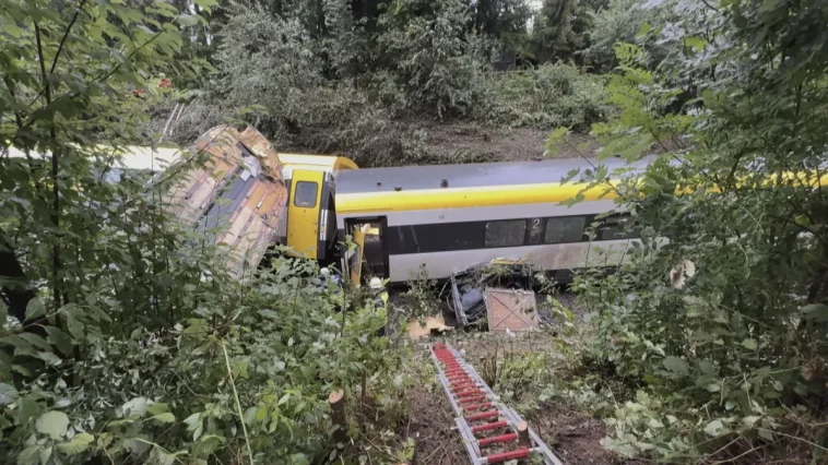 Kisiklott egy vonat Németországban, hárman meghaltak, sok a sérült
