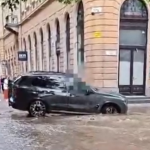 Beomlott a talaj egy BMW alatt Debrecenben