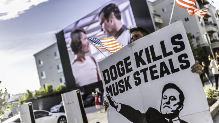 Gallup: Elon Musk rekord gyorsasággal vált Amerika leggyűlöltebb figurájává