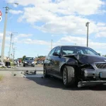 Fekete BMW robbantotta be a sorompót