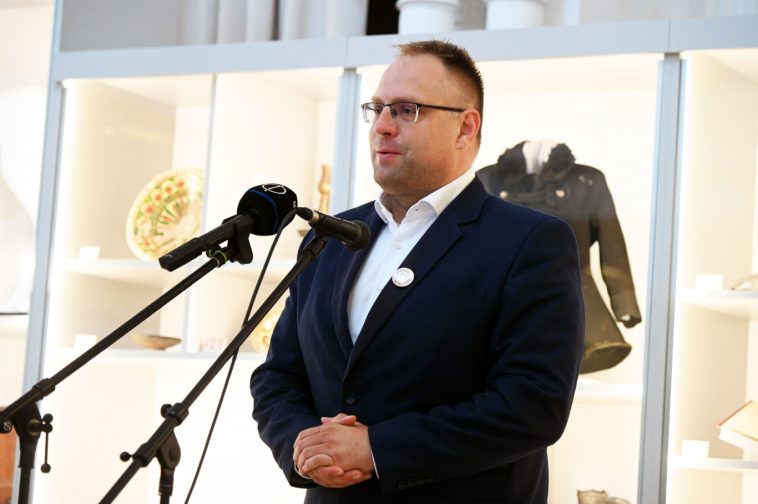 A szolnoki polgármestert sem engedték be a városa befogadó otthonába