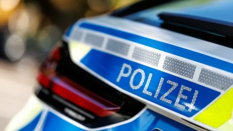 Saját szolgálati fegyverével lőttek le egy rendőrt Németországban