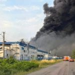 Továbbra is oltják a tüzet a munkácsi gyár területén