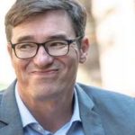 „A nap, amikor az ukrán elnök megfenyegette Magyarországot, a Főpolgármester ukrán színekbe öltözteti Budapestet”