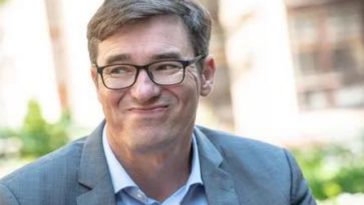 „A nap, amikor az ukrán elnök megfenyegette Magyarországot, a Főpolgármester ukrán színekbe öltözteti Budapestet”