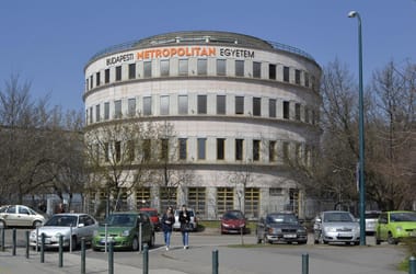 Veszteség mellett is százmilliós tiszteletdíjat húztak a Metropolitan Egyetembe betonozott Matolcsy-bizalmasok