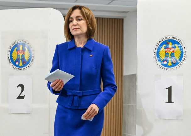 A nyugatbarát kormánypárt nyerte a bombariadókkal kísért moldovai választásokat, az oroszpárti Patrióták tüntetést hirdettek hétfőre