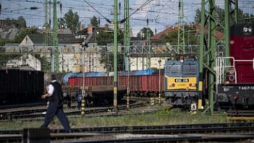 Tönkrement az egyetlen WC a vonaton, Szolnokon mosdószünetet kellett tartania az InterRégiónak