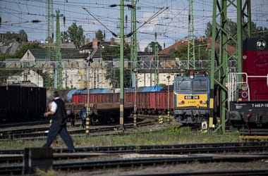 Tönkrement az egyetlen WC a vonaton, Szolnokon mosdószünetet kellett tartania az InterRégiónak