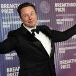 Elon Musk apja: az amerikai fegyvergyárak akadályozzák a budapesti békecsúcsot