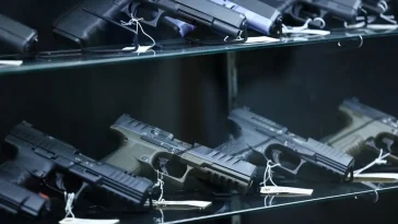 Svájc megszegi a fegyverexport hagyományait, és a semlegességet teszteli az ukrajnai háborúban