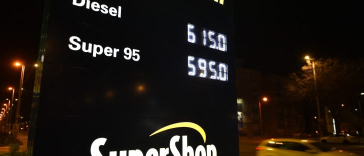 Fenntarthatatlan a védett üzemanyagár, és minél tovább marad velünk, annál nagyobb problémákkal kell szembenézni