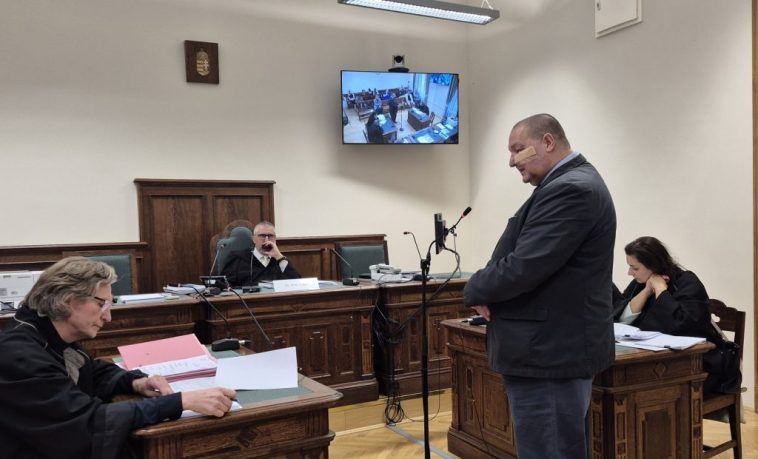 Németh Szilárd hatalmas ragtapasszal a szeme alatt tett vallomást a bíróságon