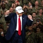 Amerika két hónapja lövi magát lábon, és képtelen elengedni a ravaszt