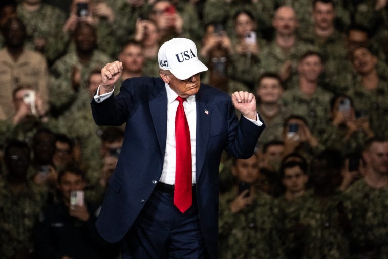 Amerika két hónapja lövi magát lábon, és képtelen elengedni a ravaszt