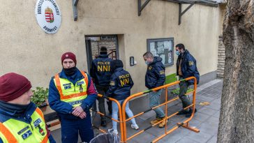 Hová tűnt Juhász nyomokkal teli kanapéja a Szőlő utcából? Hozzátartozói elvitték és lemosták