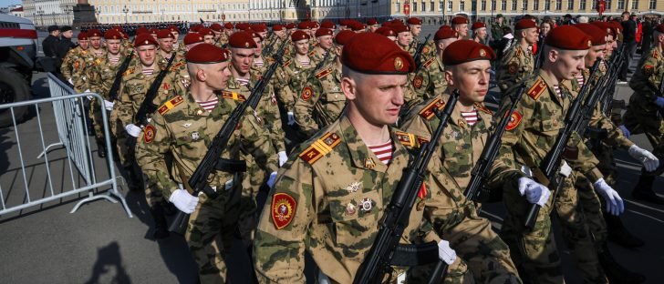 Mindenki lélegzet-visszafojtva várja a hétvégét, teljes megsemmisüléssel fenyegette meg Kijevet Oroszország -ukrán háborúból csütörtökön