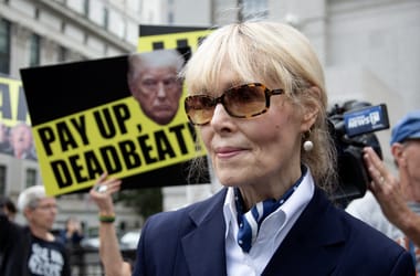 Kamatokkal együtt kapta meg az ötmillió dolláros kártérítést az írónő, aki rágalmazással és szexuális zaklatással vádolta meg Donald Trumpot