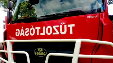 Ablakon menekült ki a hétfős egri család az égő házból