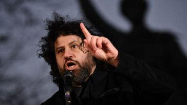 Még Puzsér Róbert szerint is ártalmas Magyar Péterék parlamenti viselkedése!