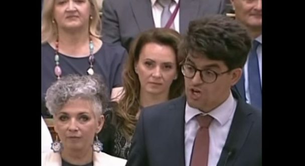 A tiszás Velkey megfenyegette Szíjjártó Pétert