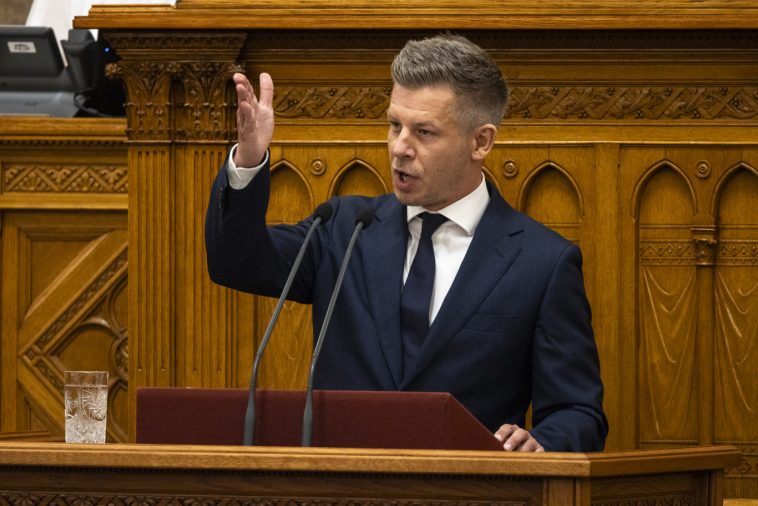 Magyar Péter szerint minden európai országban korrupciónak hívják azt, amit Szijjártó tett
