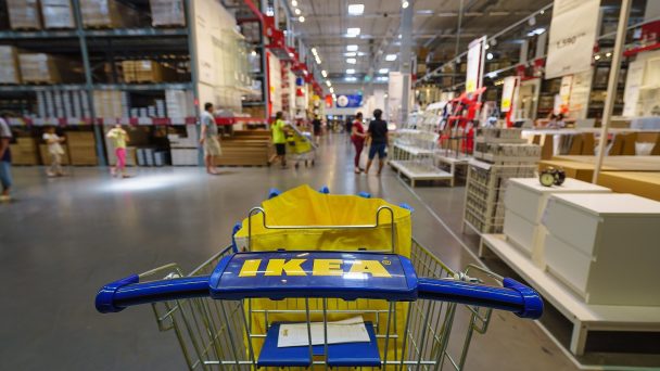 Nincs megállapodás: éjszakai sztrájkkal helyezik nyomás alá a vezetést a népszerű áruházlánc dolgozói